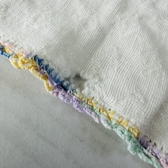 Vintage Embroidered Dresser Scarf Floral Crochet Edge 30x16” Cottage Granny Core - Picture 8 of 10